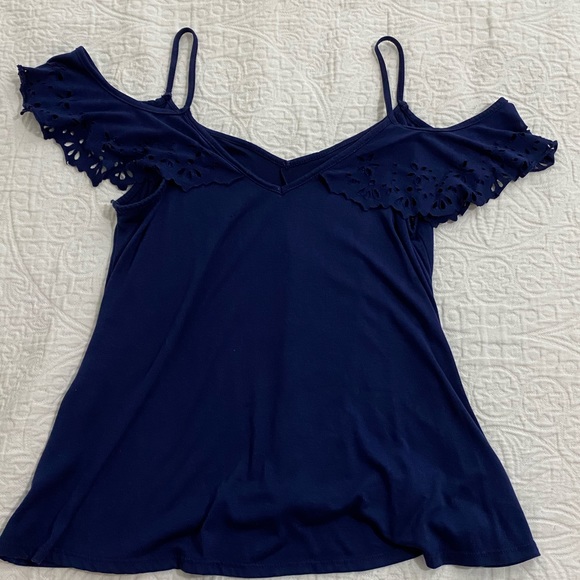 ‼️SOLD‼️ Blue top 😁🦋 - Picture 2 of 5